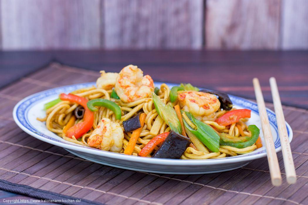 Bratnudeln mit Garnelen