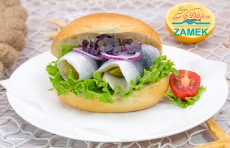 Broetchen-mit-Rollmops-8214